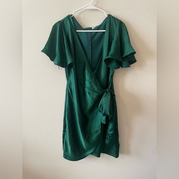 Selfie Leslie Ireland silky angel sleeve wrap mini dress in jade - Picture 3 of 6